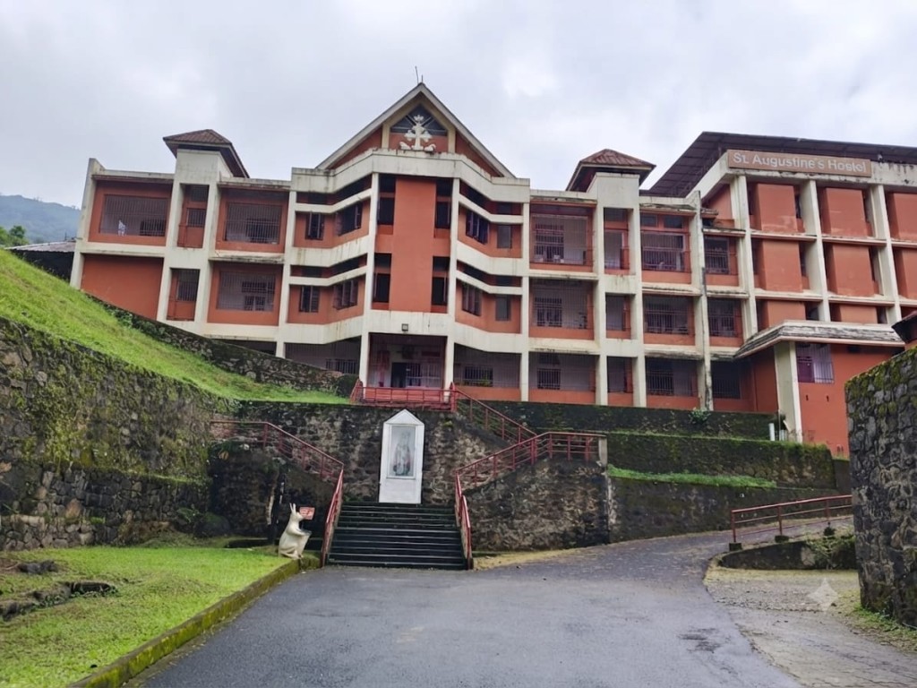 Choondacherry Hostel